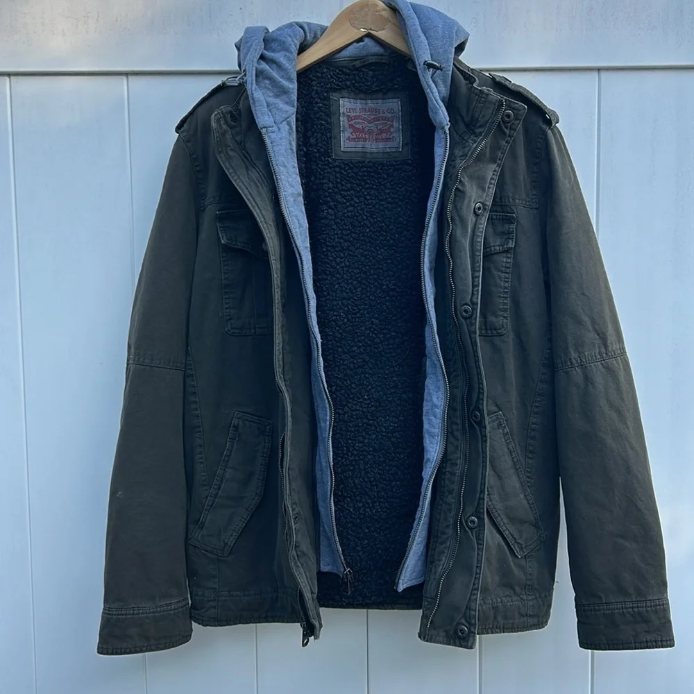 Levi's Cotton Sherpa Lined Trucker Jacket in MILITARY GREEN Size M Coat